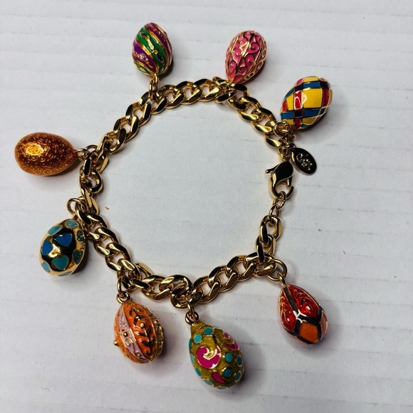 JOAN RIVERS Classics Vintage Gold-Tone Charm Bracelet - Picture 3 of 8